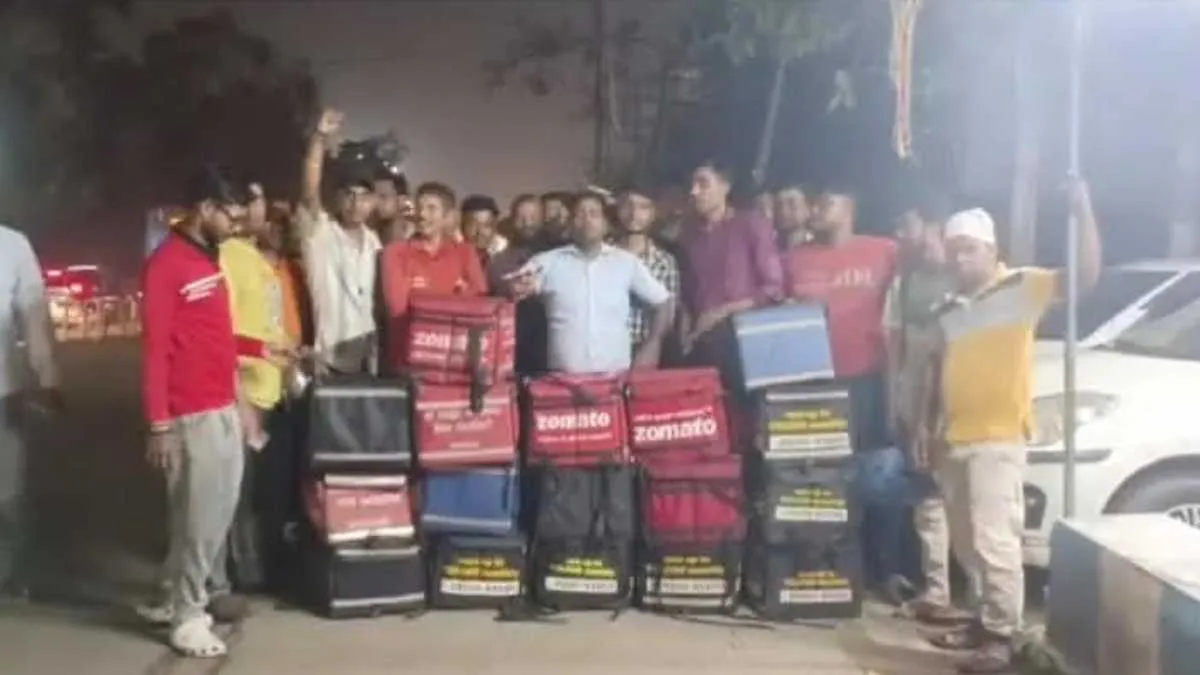 পারিশ্রমিক বৃদ্ধি-সহ একাধিক দাবিতে কর্মবিরতিতে আসানসোলের Zomato কর্মীরা