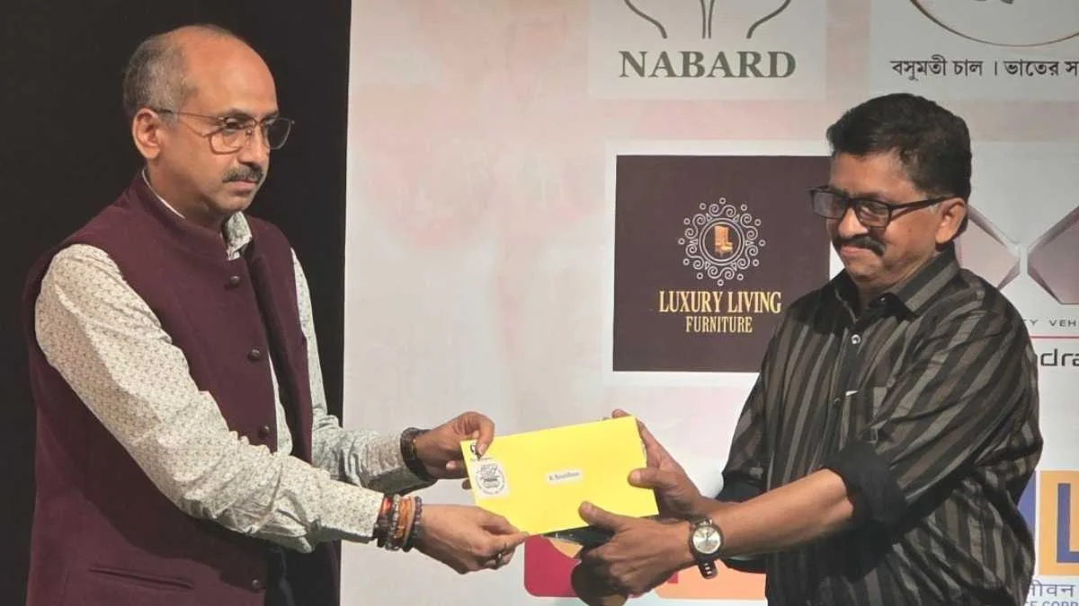 জঙ্গলের পথ পেরিয়ে ভুলে-যাওয়া কেরলের আদিবাসী জনপদে পৌঁছেছিলেন যে সাংবাদিক