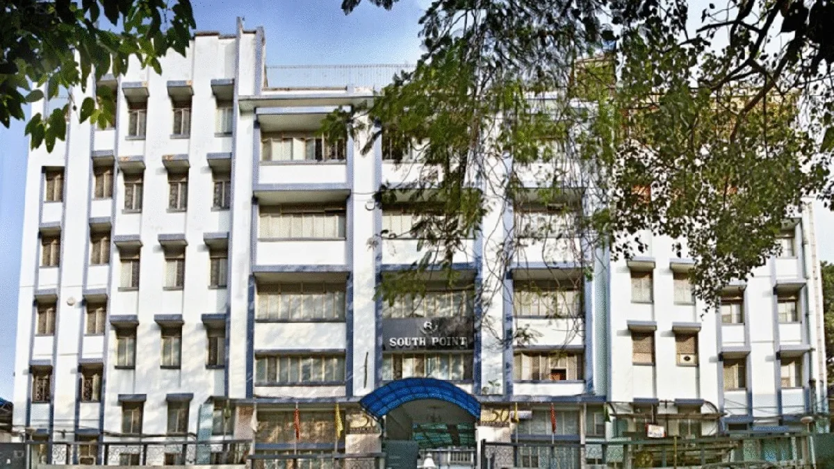 দক্ষিণ কলকাতার স্কুলে রক্তারক্তি কাণ্ড, ধারালো বস্তু দিয়ে সহপাঠীকে আঘাত