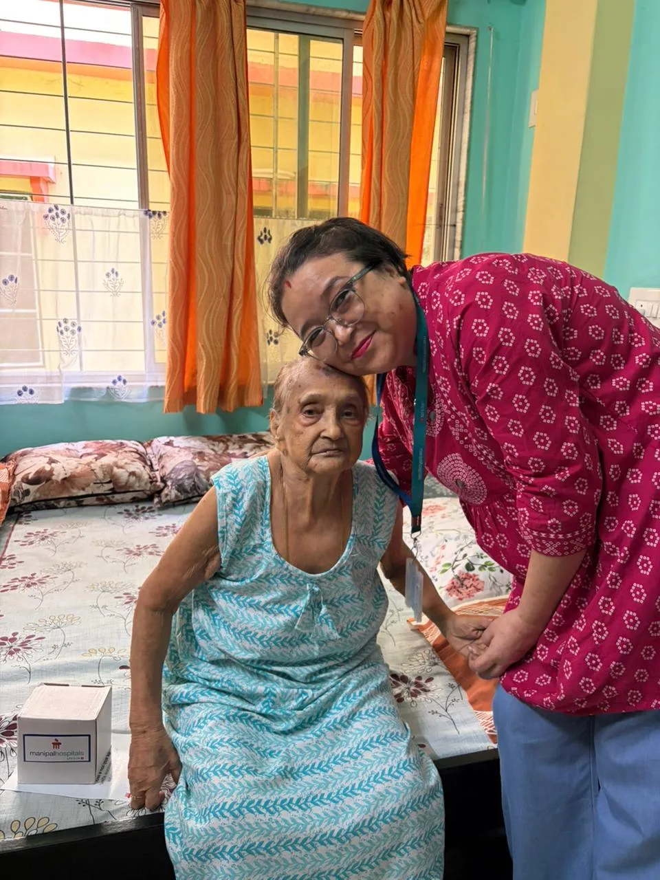 ১০২ বছর বয়সে ভাঙল কোমরের হাড়, হৃদযন্ত্রের জটিলতা সত্ত্বেও চার দিনেই সুস্থ হয়ে বাড়ি ফিরলেন শিলিগুড়ির লেখিকা