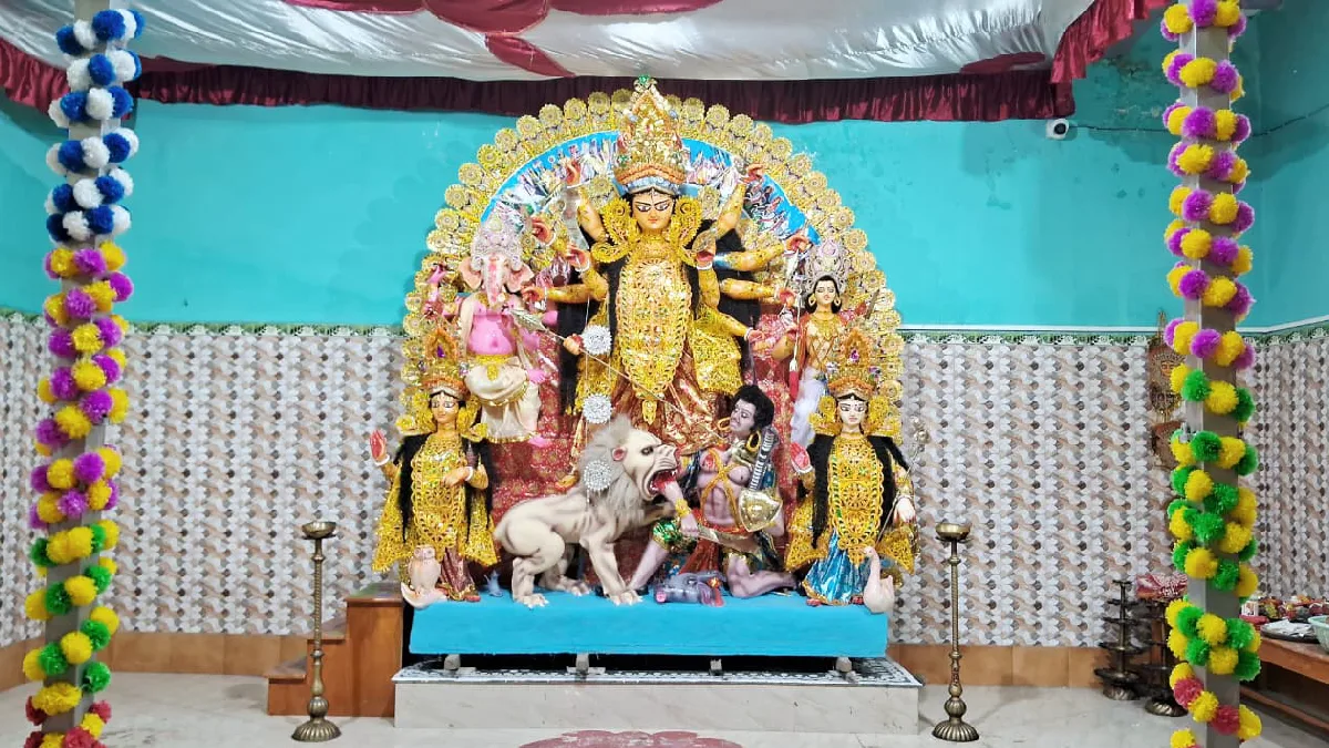 ১৫ দিন আগে দেবীর বোধন, ঐতিহ্যের টানে আজও অমলিন ভারতচন্দ্রের বাড়ির পুজো