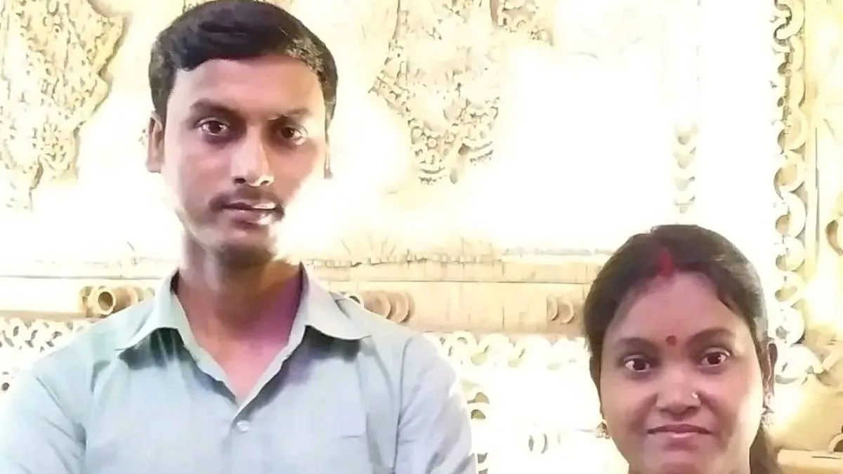 ‘স্ত্রীকে বাঁচাতে পারলাম না’ চোরবাগান সর্বজনীন মণ্ডপে নদিয়ার গৃহবধূর মৃত্যু, কান্নায় ভেঙে পড়লেন স্বামী