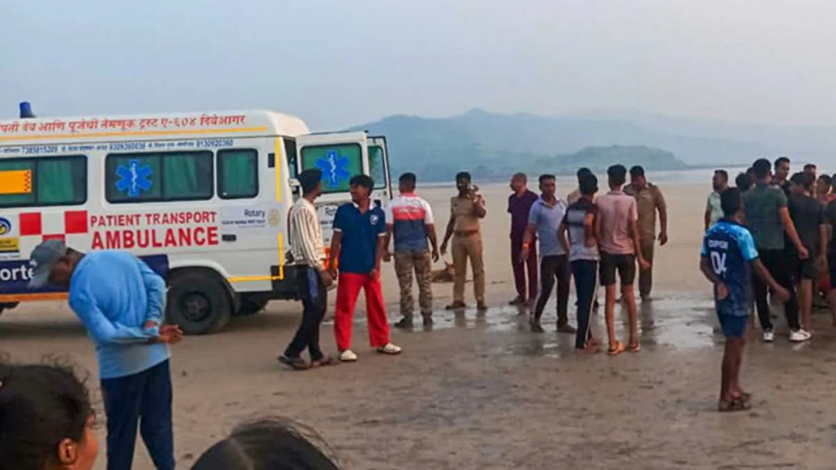 মহারাষ্ট্রের রায়গড়ের সৈকতে ছুটি কাটাতে গিয়ে পুনের ৮ ছাত্রের ডুবে মৃত্যু