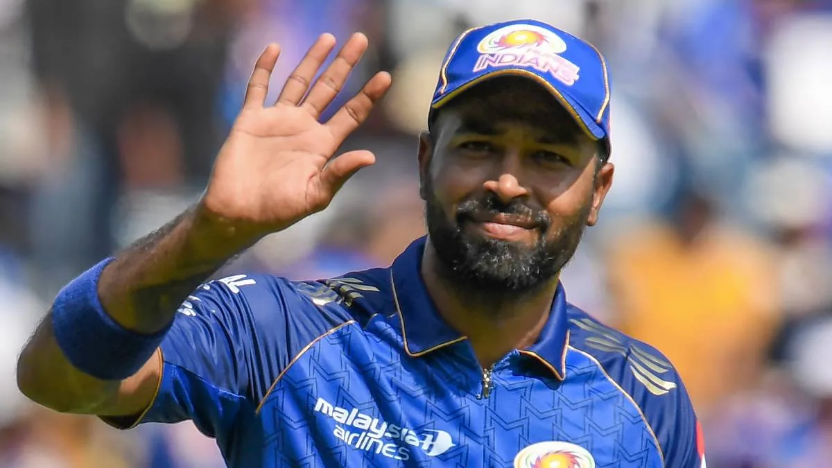 হাজার কিলোমিটারেরও বেশি  পথ হেঁটে হার্দিকের সঙ্গে দেখা করতে এলেন অন্ধ ভক্ত! তা দেখে কী করলেন ভারতীয় তারকা?