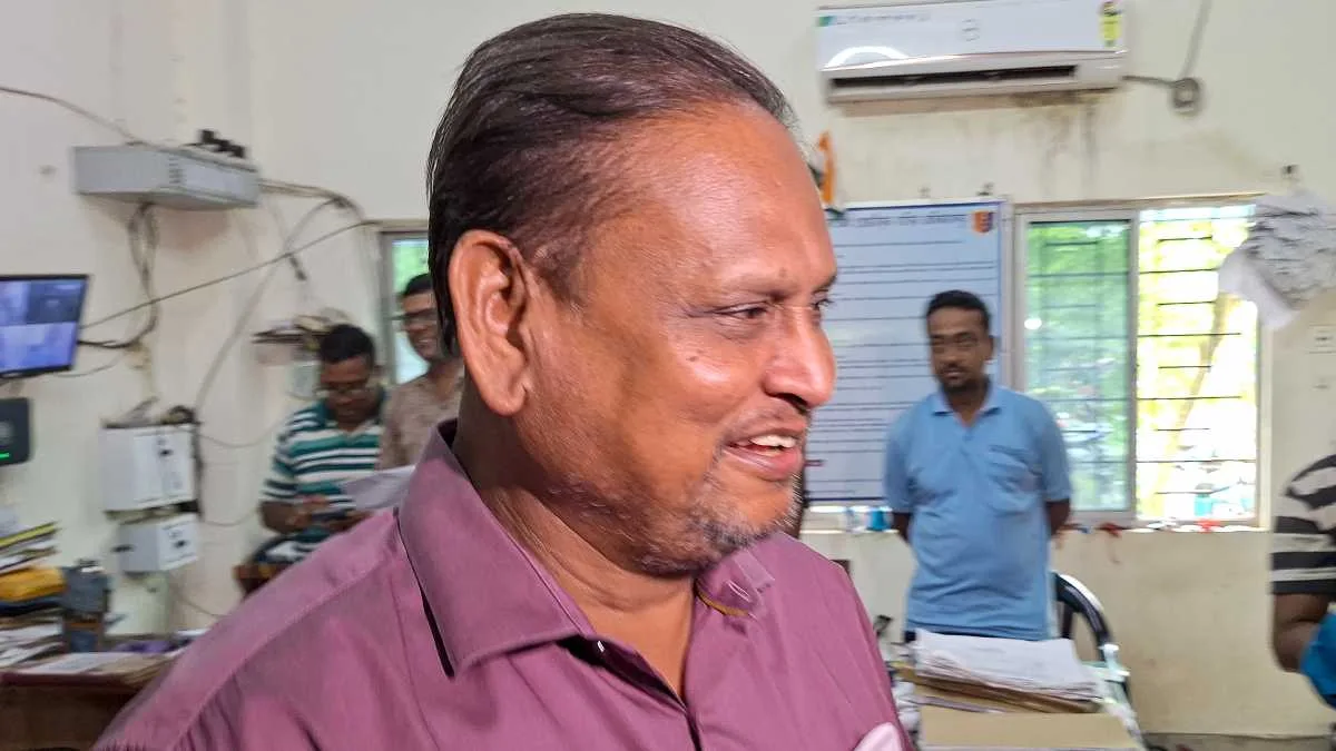 পুলিশকে কটূক্তির পরই আটক হুমায়ুন! দলীয় কার্যালয় থেকে ধরে নিয়ে গেল পুলিশ