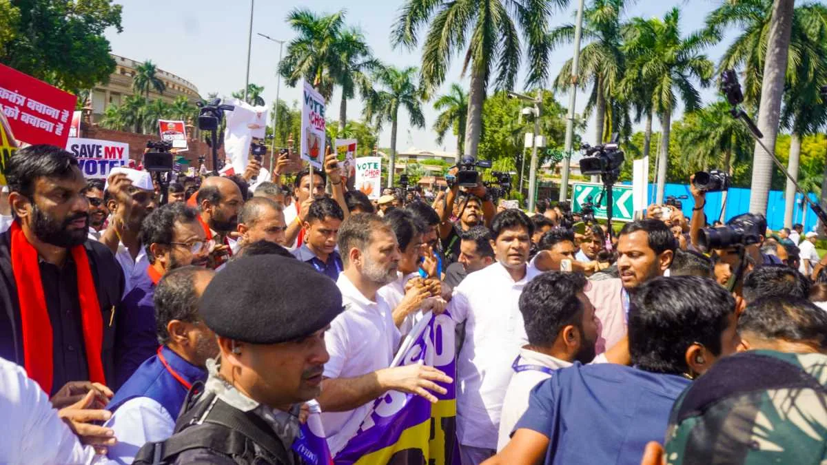 নির্বাচন সদন অভিযানে যোগ বিজেডির, আটকানো হল রাহুল-প্রিয়াঙ্কা-অখিলেশদের