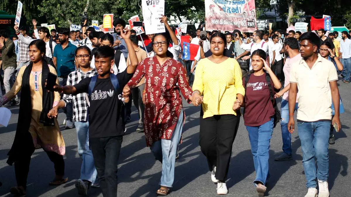 যৌন হেনস্থার অভিযোগে এসিপির বিরুদ্ধে এফআইআরের দাবি, দিল্লিতে বিক্ষোভ, আটক ১৮