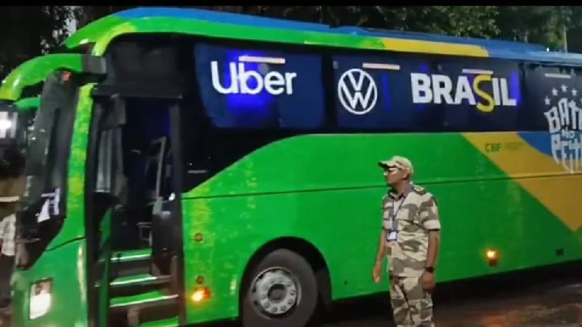 ব্রিসবেন থেকে প্রায় ৯ হাজার কিলোমিটার উড়ে কলকাতায় নামলেন ভিনিশিয়াসরা