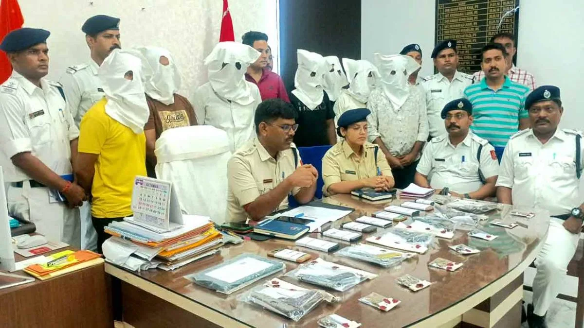 হাওড়ায় দিনেদুপুরে বাসস্ট্যান্ড এলাকা থেকে অপহরণের অভিযোগ, অস্ত্র-সহ গ্রেপ্তার ৭