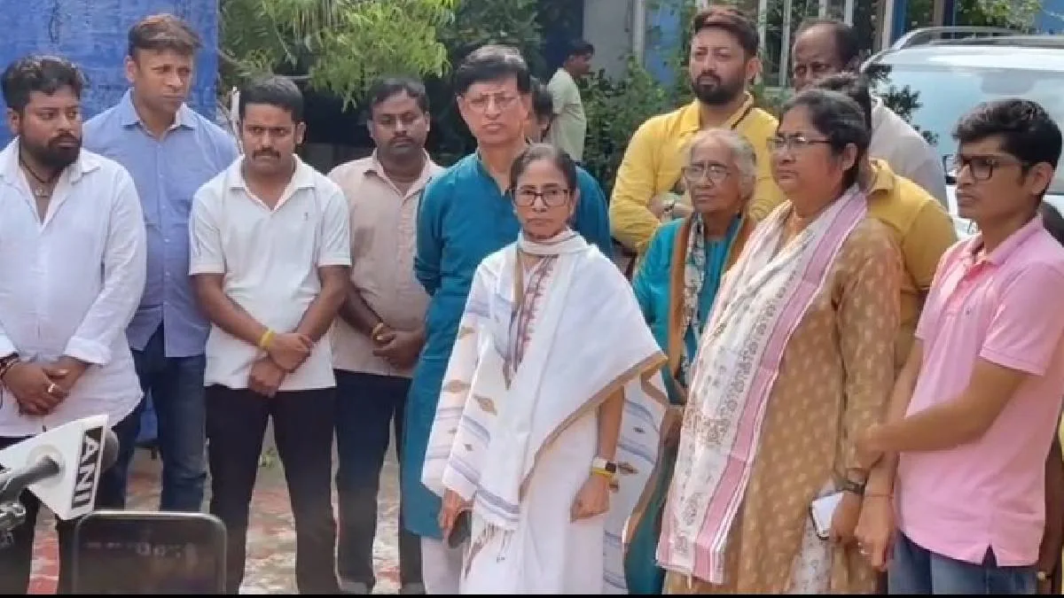 ‘লুটেরারা বেশিদিন জিততে পারবে না’ ছাপ্পা ভোট নিয়ে বিজেপি-কমিশনকে তোপ মমতার