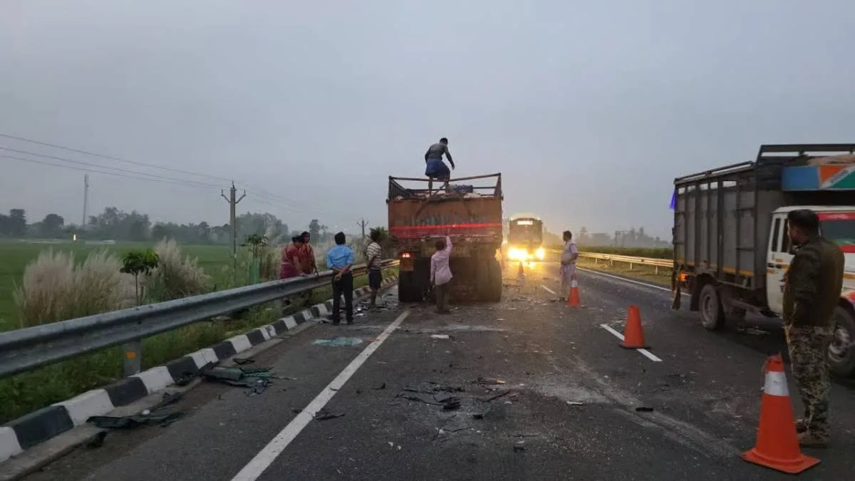 রায়গঞ্জে ভয়াবহ পথ দুর্ঘটনা, একসঙ্গে পাঁচজনের মৃত্যু ঘিরে তুমুল আলোড়ন