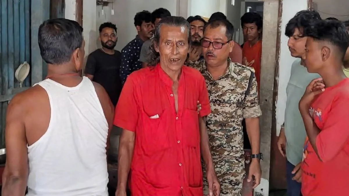 সাধুর বেশে চায়ের দোকানে আশ্রয়, কোচবিহার থেকে পুলিশের জালে বাংলাদেশি অনুপ্রবেশকারী