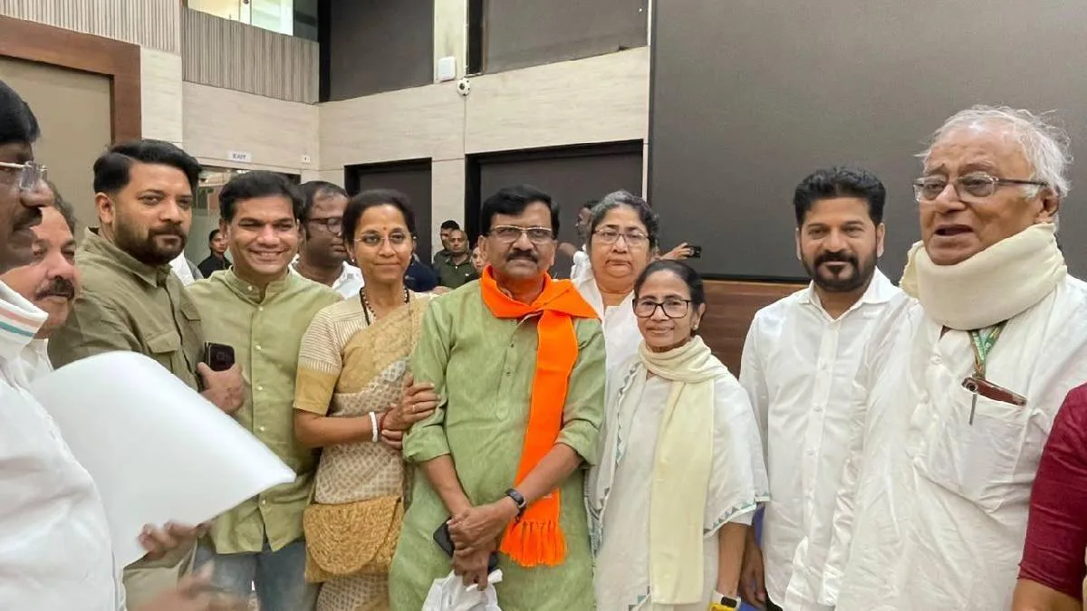 ‘উই ওয়ান্ট জাস্টিস’, জ্ঞানেশের বিরুদ্ধে রাজধানীর রাজপথ থেকে স্লোগান মমতার