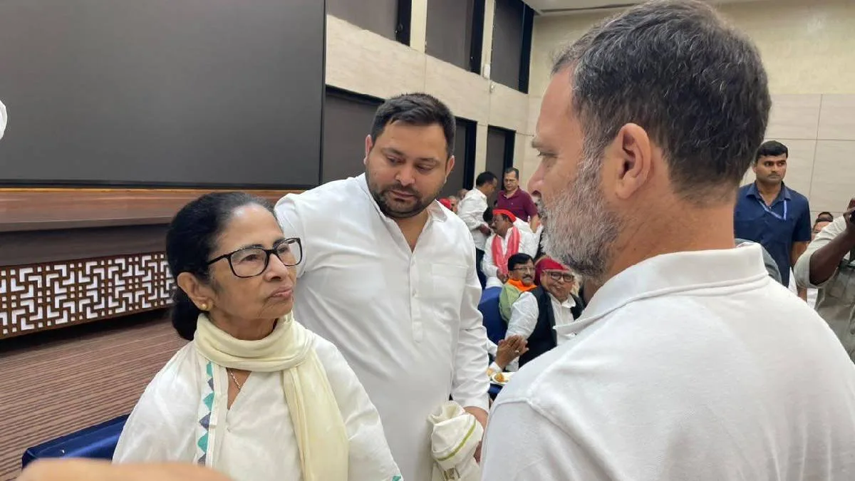 Rahul Gandhi-Mamata Banerjee Photo-SNS