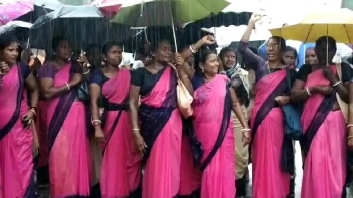 অঙ্গনওয়াড়ি কর্মীরা পেলেন হেলথ কার্ড, দুর্গাপুজোর প্রাক্কালে বিশেষ উপহার মিলল