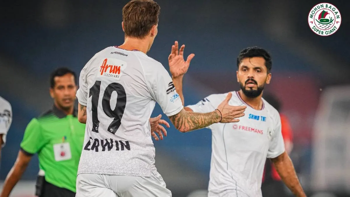 রাজধানীর বুকে পিছিয়ে গিয়েও জয়ের হাসি নিয়ে মাঠ ছাড়ল সবুজ-মেরুন বাহিনী