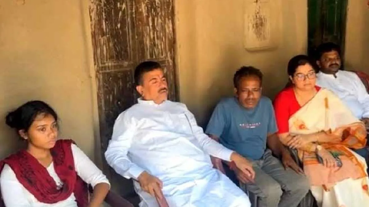 ‘প্রশাসনিক প্রধানের কর্তব্য পালন করেছি’, চোরবাগানের মৃতদের পরিবারের সঙ্গে দেখা করে বার্তা মুখ্যমন্ত্রীর