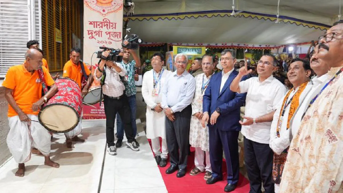 পদ্মাপারের দুর্গাপুজো পরিদর্শন করলেন প্রধানমন্ত্রী তারেক রহমান, মেতে উঠলেন আনন্দে