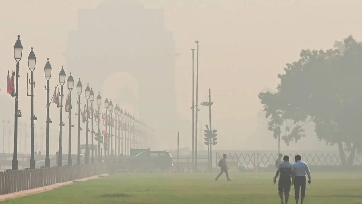 ভোরে ঠাণ্ডা আমেজে গা শিরশির করছে, বিজয়া দশমীর পরই শীতের আমেজ বঙ্গে