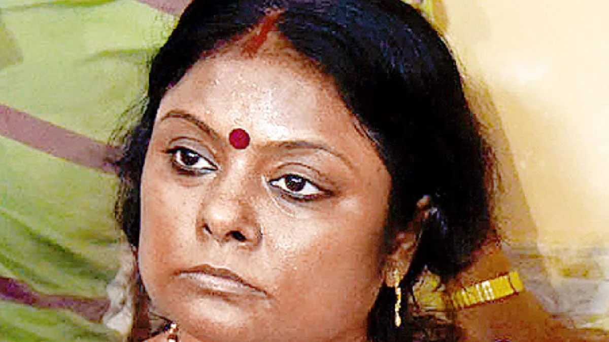 ‘কেউ কথা রাখেনি’, সুনীল গঙ্গোপাধ্যায়ের কবিতার লাইন আউড়ে বিদ্রোহী শিউলি