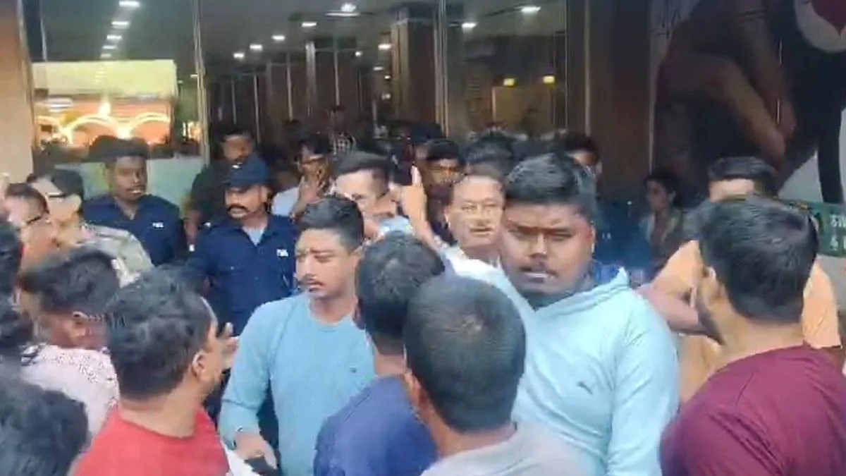 চিকিৎসাধীন রোগীকে গলা টিপে খুনের অভিযোগ, কোচবিহারে ধুন্ধুমার পরিস্থিতি