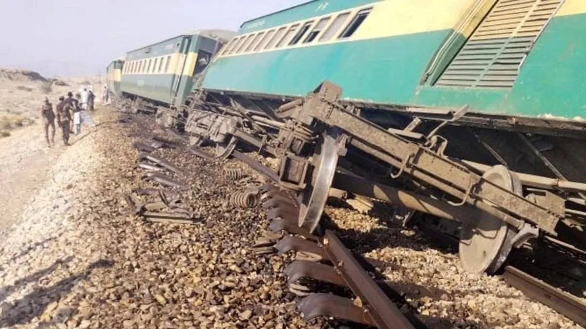 পাকিস্তানের পাঞ্জাবে ট্রেন লাইনচ্যুত, মৃত ৪, আহত ৩০-এর বেশি