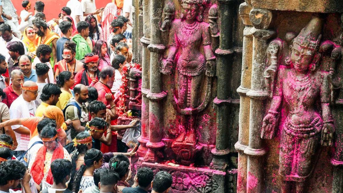 শরৎ এল রে: শক্তিপীঠ কামাখ্যায় মূর্তি ছাড়াই দেবী দুর্গার আরাধনা, পুজোর অনন্য রীতি