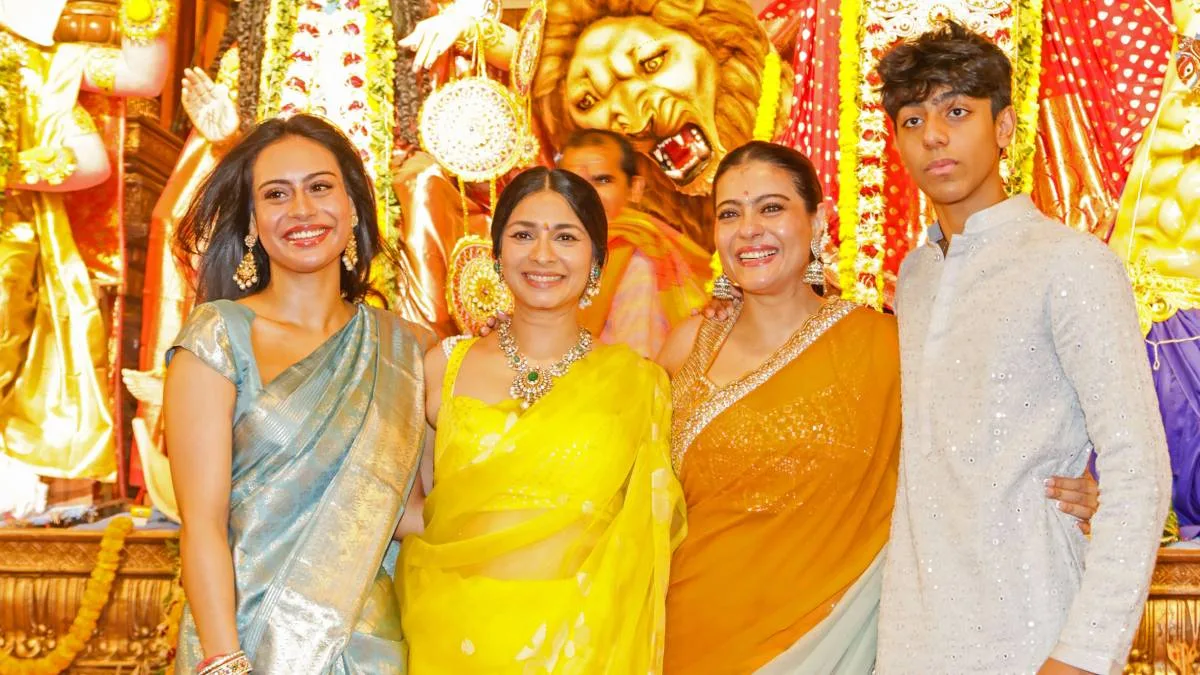 শরৎ এল রে: ৮০ বছরে পদার্পণ কাজল-রানির পরিবারের দুর্গাপুজো, গুরুভায়ুর মন্দিরের আদলে নজরকাড়া মণ্ডপ