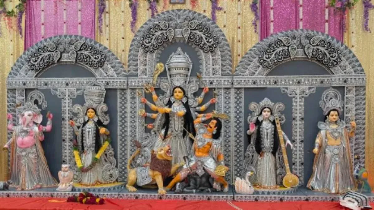 শরৎ এল রে(বিদেশের পুজো): পটচিত্র থেকে ঢাকের বাদ্যি, ডালাসের দুর্গাপুজোয় বাঙালির ঐতিহ্য ও সংস্কৃতির মিশেল