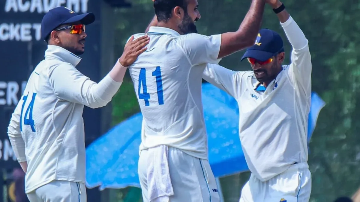 অভিষেক, সুদীপ ফিরে যাওয়ার পর বাংলার ব্যাটিংয়ে ধস, তবু জয় দিয়েই রঞ্জি অভিযান শুরুর স্বপ্ন দেখছেন অভিমন্যুরা