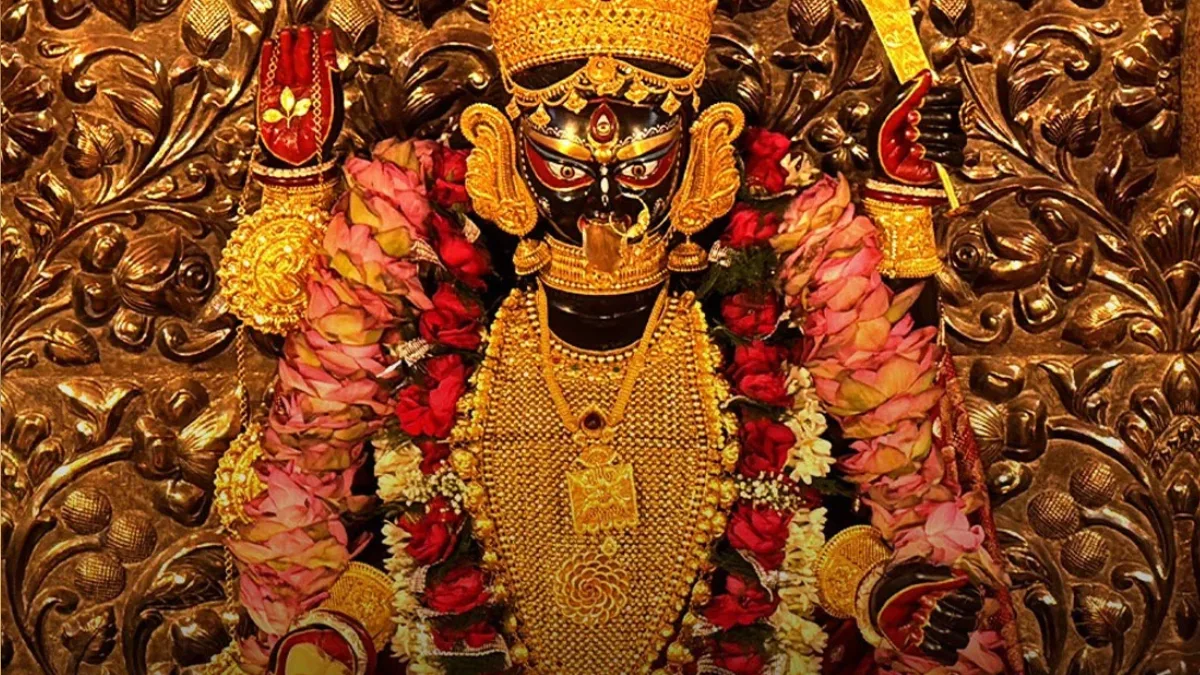 চোরবাগান-কাণ্ড থেকে শিক্ষা, বড়মার মন্দিরে আগাম সতর্ক পুলিশ! কালীপুজোর ভিড় সামলাতে পরিদর্শনে কমিশনার
