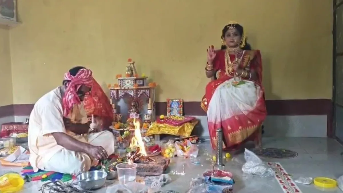 নদিয়ার কৃষ্ণগঞ্জে পরিযায়ী শ্রমিক দম্পতির ঘরে নিজ কন্যাই ‘মা লক্ষ্মী’