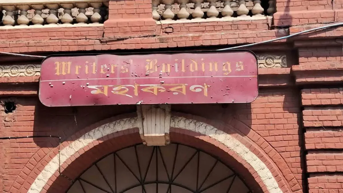 ১৩ বছর পর মহাকরণে প্রশাসন ফেরানোর উদ্যোগে ধাক্কা! জায়গার অভাবে প্রতীকী সচিবালয় হয়েই থাকবে রাইটার্স?