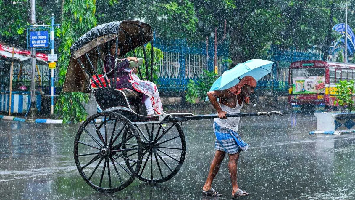 মহালয়াতেও বৃষ্টি, চতুর্থীতে ভিজতে পারে দক্ষিণবঙ্গ