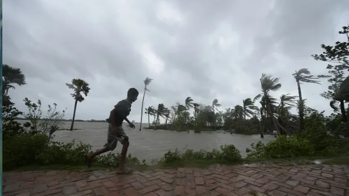 উৎসবের মরসুমে শুরু বর্ষার বিদায়পর্ব, বাড়বে গরম ও অস্বস্তি